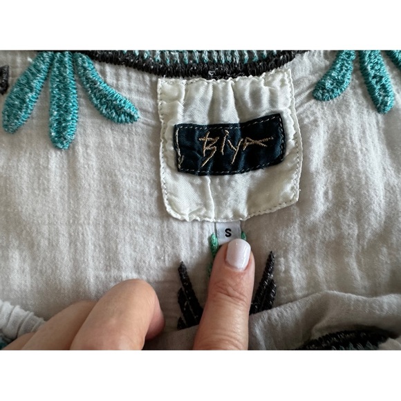 Biya Johnny Was Gauze Embroidered Blouse - Picture 7 of 8